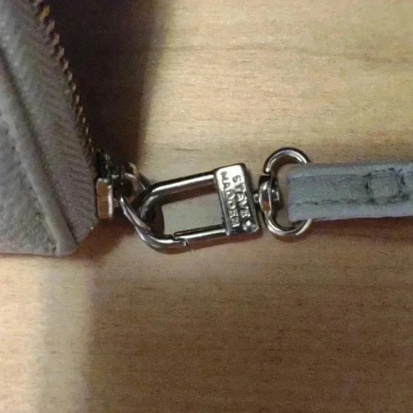 Steve Madden wristlet cream color - Picture 3 of 7